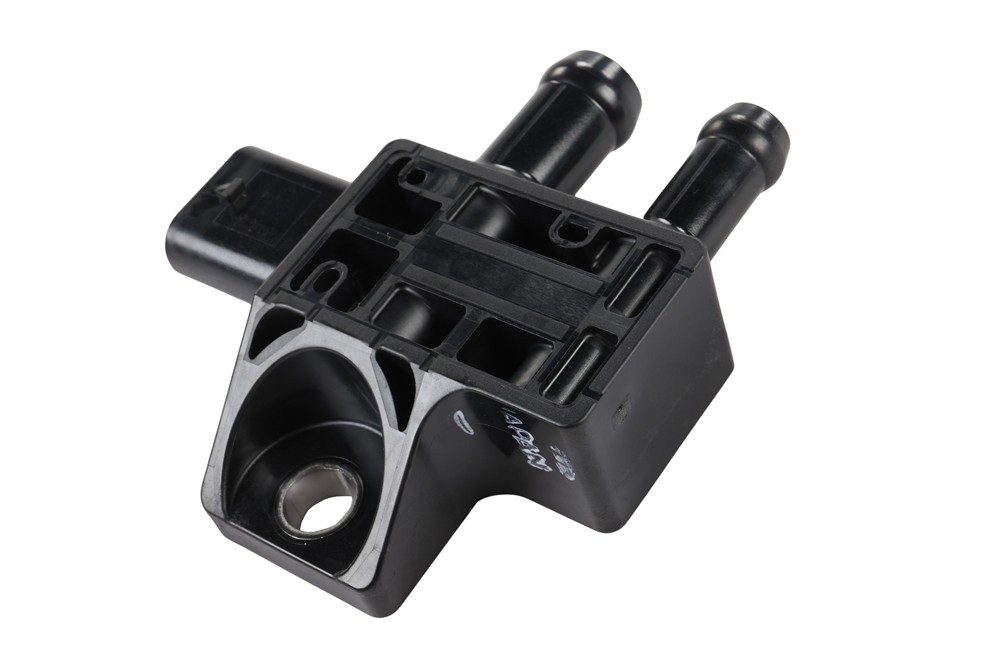 GM Genuine Parts Exhaust Gas Differential Pressure Sensor 24001116 — image 2